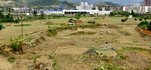校史陈列馆建设资料征集组赴宝轮镇踏勘党校旧址