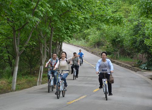 广元市委党校青工委开展“庆五四”共享单车绿色骑行活动