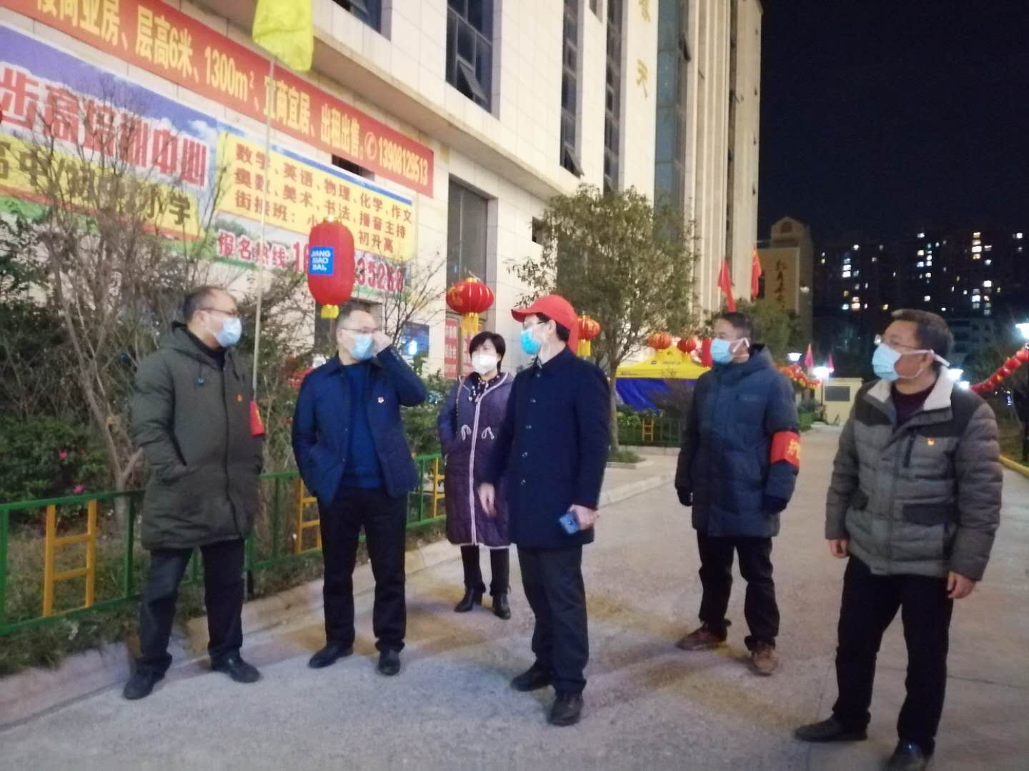 何大正元宵夜慰问坚守岗位的党员突击队员